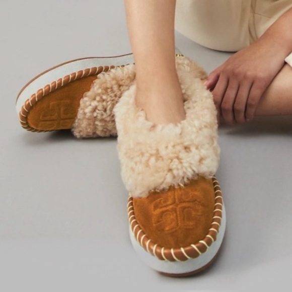 NEW TORY BURCH SUEDE & SHEARLING T LOGO MOCCASIN STYLE SLIPPERS-10 - Picture 1 of 10